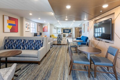 Holiday Inn Express & Suites Englewood Denver South by IHG