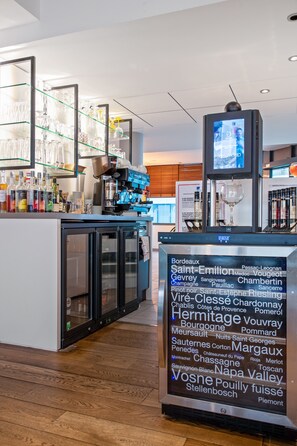 Bar (on property) - Best Western Plus Vannes Centre-Ville (Vannes)