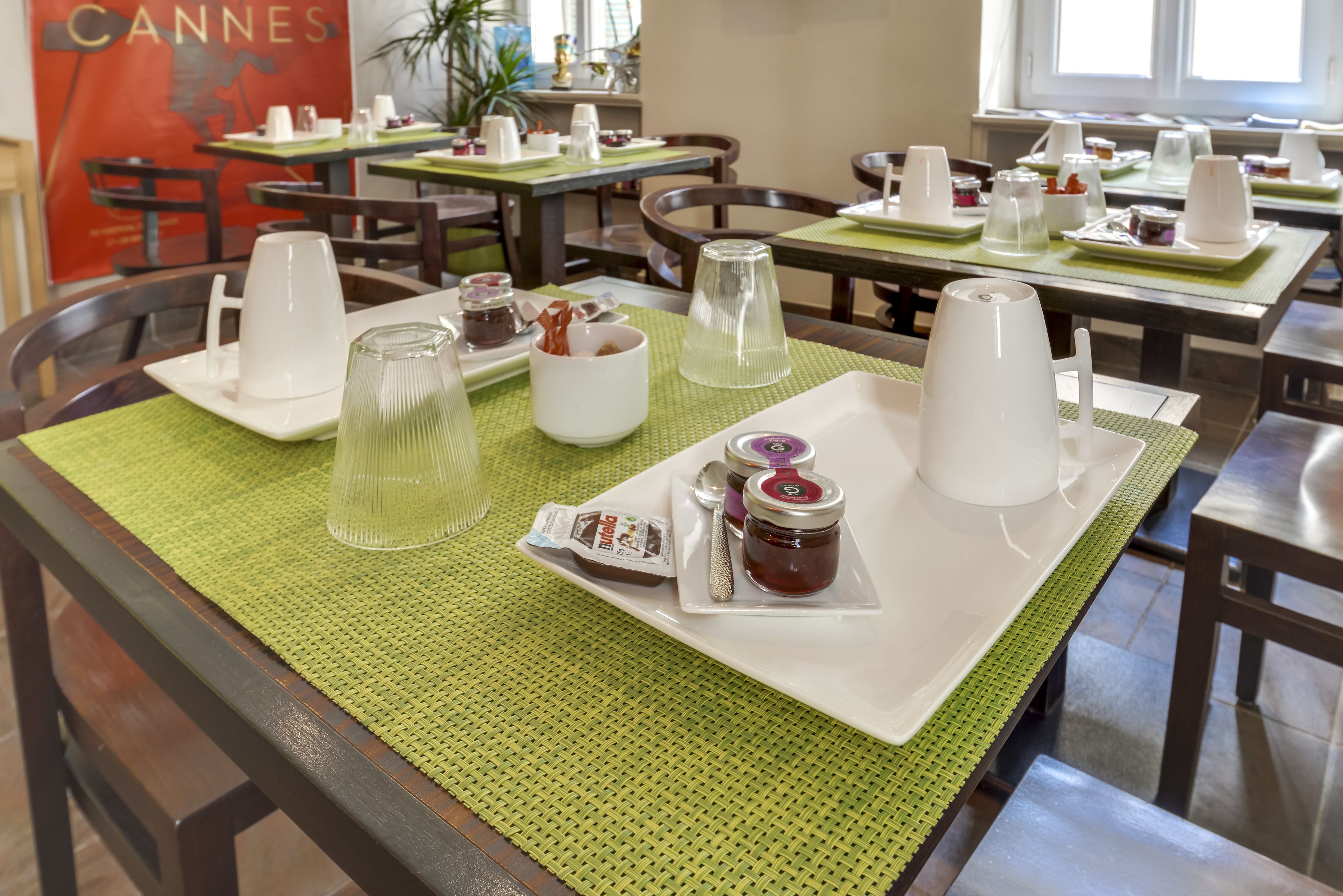 daily continental breakfast (eur 11 per person)