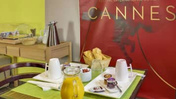 Petit déjeuner continental servi tous les jours en supplément