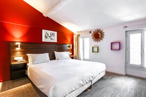 Privilege Double Room | In-room safe, desk, blackout drapes, soundproofing - Hotel Le Mistral (Cannes)