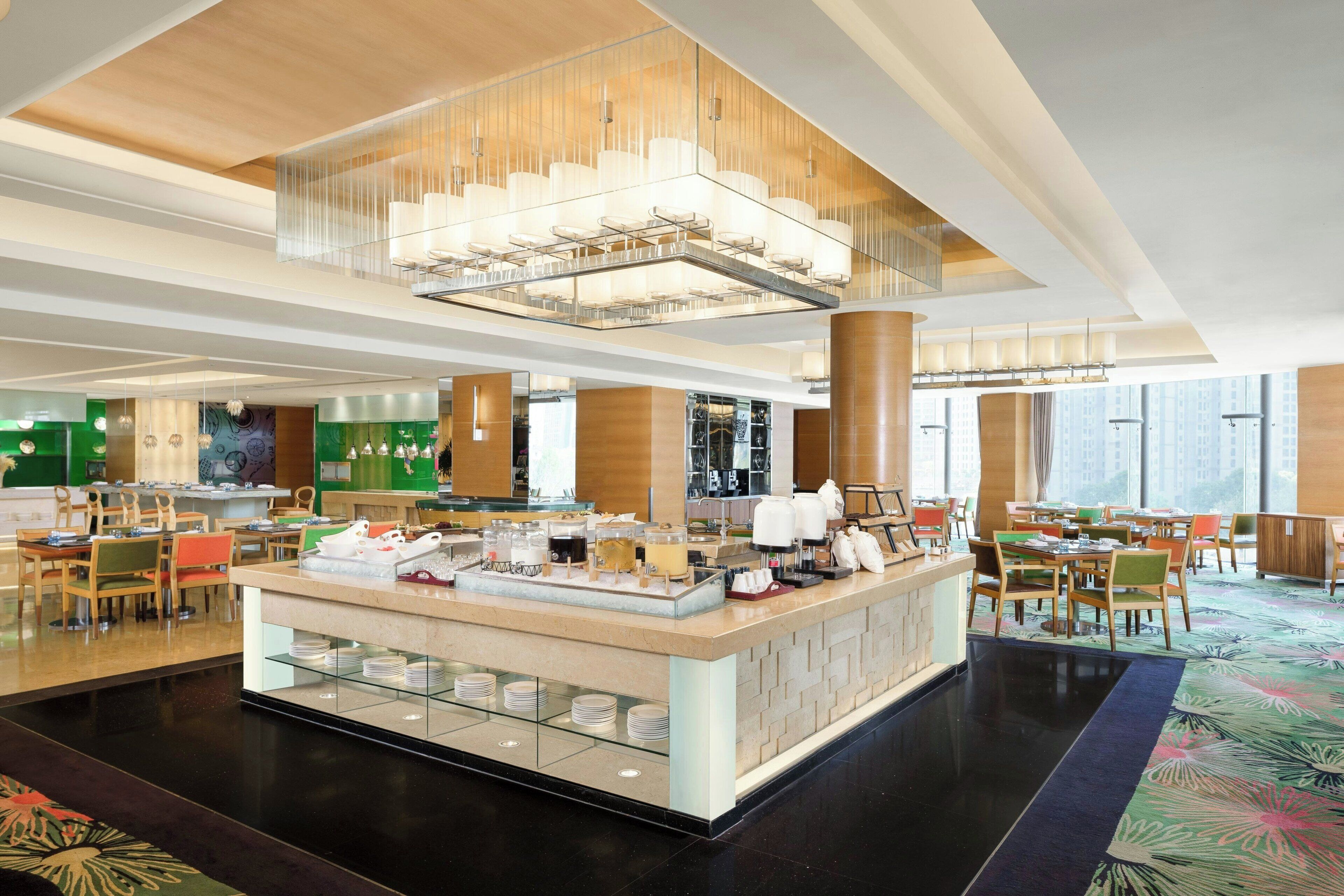 4 restaurants, breakfast served