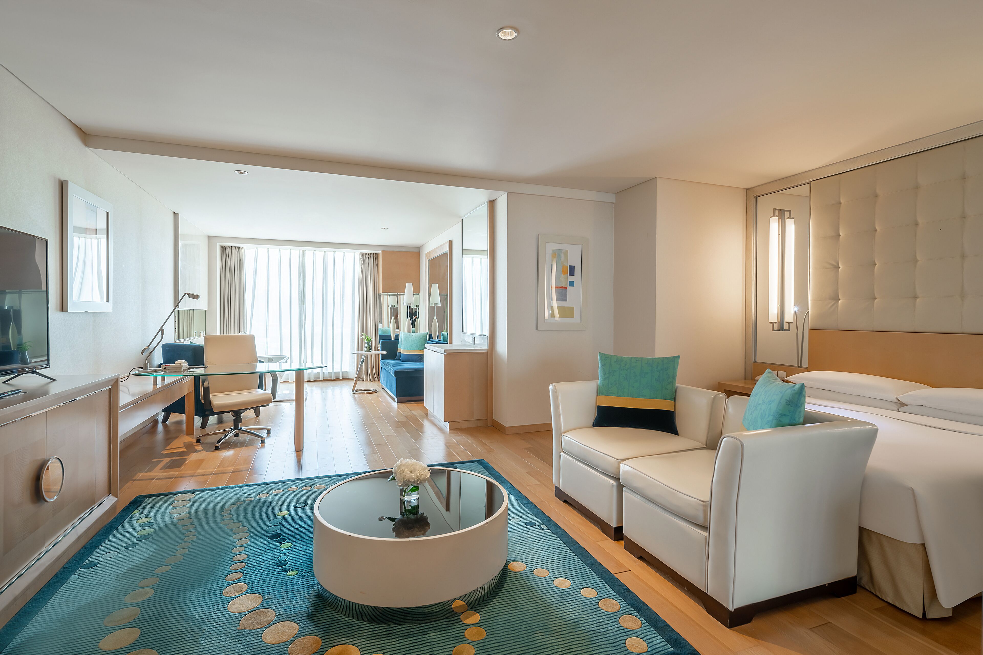 Klúbb-stúdíóíbúð - 1 tvíbreitt rúm - útsýni yfir á | Rúm með Select Comfort dýnum, míníbar, öryggishólf í herbergi, skrifborð