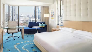 Bund View King Room | Select Comfort beds, minibar, in-room safe, desk