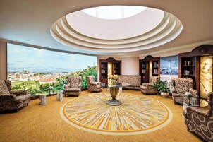 Área de estar no saguão