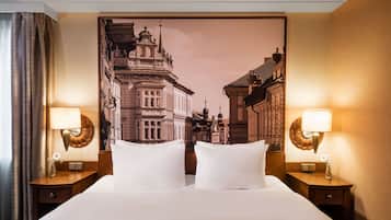 Suite, 1 Bedroom | 1 bedroom, hypo-allergenic bedding, in-room safe, desk