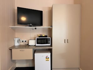 Standard Room, Non Smoking (Budget Queen)