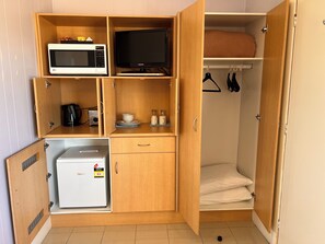 Standard Room, Non Smoking, Balcony (Twin room) | Private kitchen