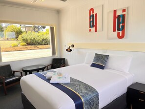 Standard Room, Non Smoking (Standard Queen) | Iron/ironing board, free WiFi, bed sheets - Bayview Motor Inn (Eden)