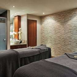 Salas de tratamiento para parejas, un sauna, baño turco