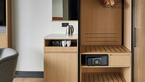 高級寢具、客房內保險箱、書桌、筆電工作空間