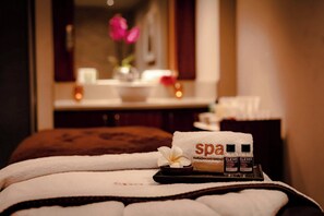 Couples treatment rooms, sauna, steam room, body treatments - Manchester Marriott Hotel Piccadilly (Manchester)