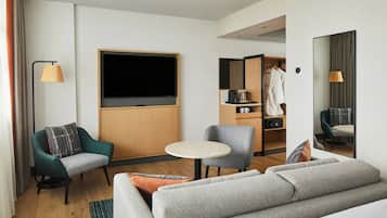 Hypo-allergenic bedding, in-room safe, desk, laptop workspace