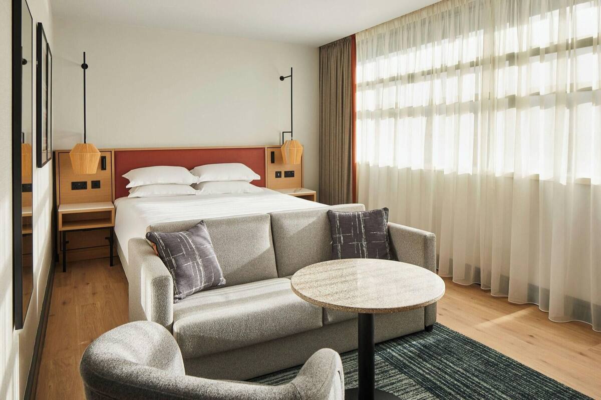 Premium bedding, in-room safe, desk, laptop workspace
