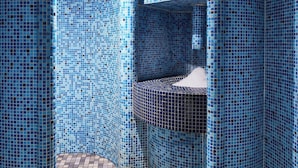 A bathroom with blue mosaic tile walls and a circular sink area. - Manchester Marriott Hotel Piccadilly (Manchester)