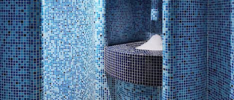 Couples treatment room(s), sauna, steam room, body treatments