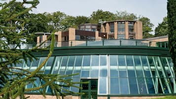 Hypo-allergenic bedding, in-room safe, desk, iron/ironing board