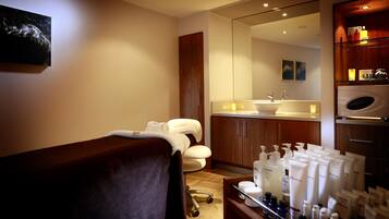Sauna, steam room, body treatments, aromatherapy, body scrubs, facials