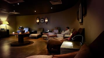 Een sauna, een stoombad, lichaamsbehandelingen, aromatherapie