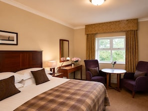 Deluxe Room, 1 Double Bed (Deluxe King) | Hypo-allergenic bedding, in-room safe, desk, iron/ironing board - Macdonald Portal Hotel, Golf and Spa (Tarporley)