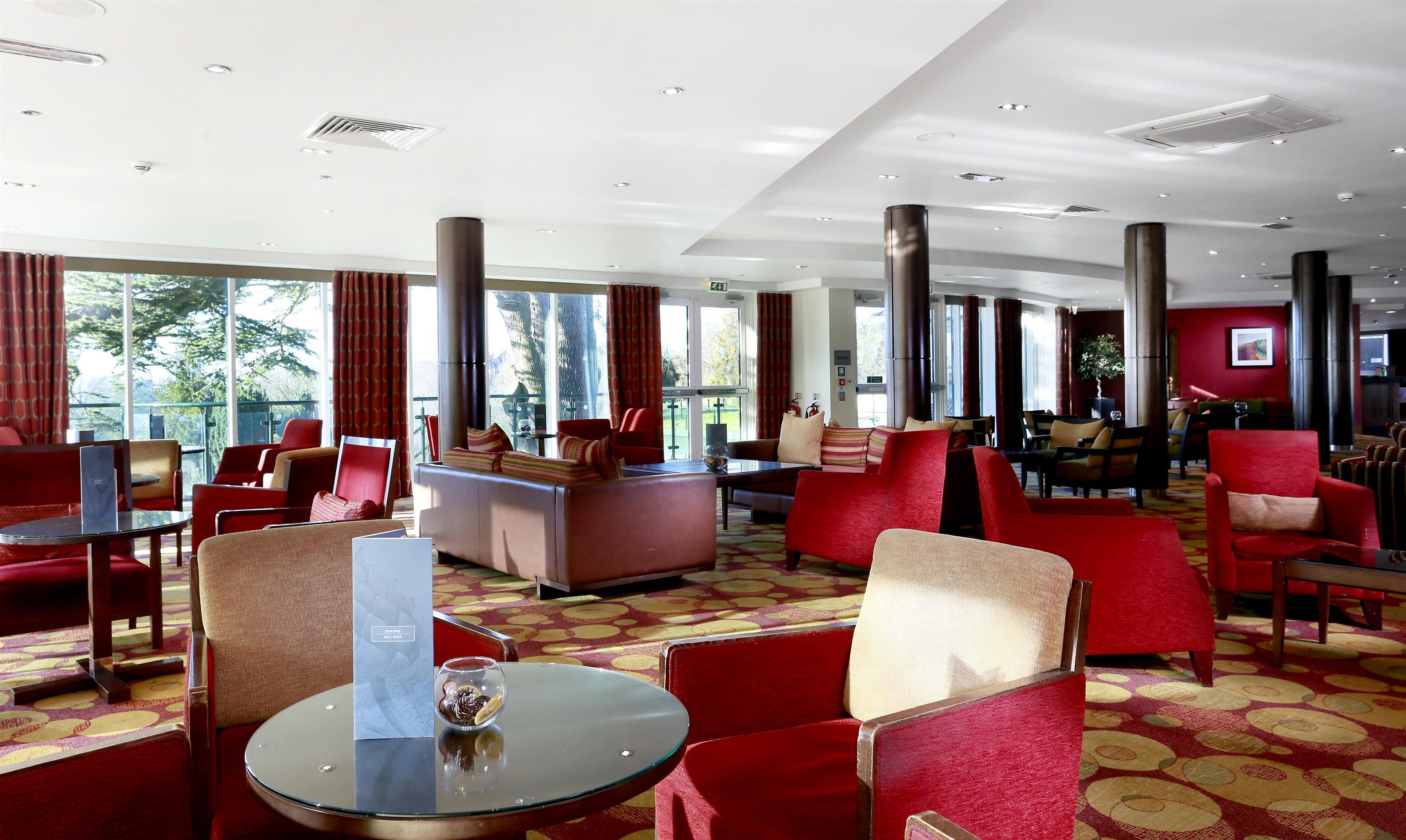 Saguão/lounge, vistas para o campo de golfe