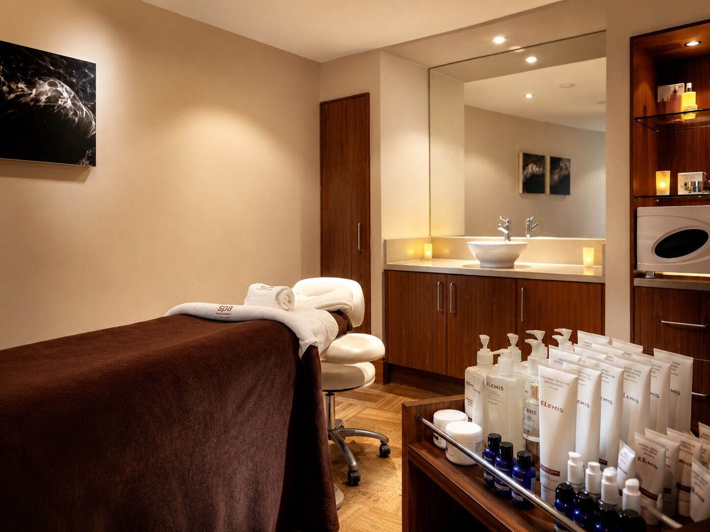 Sauna, baño de vapor, tratamientos corporales y aromaterapia 