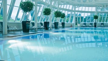 Indoor pool, pool loungers