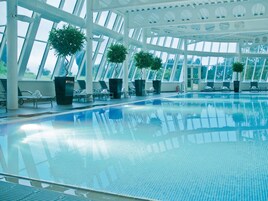 Indoor pool, sun loungers