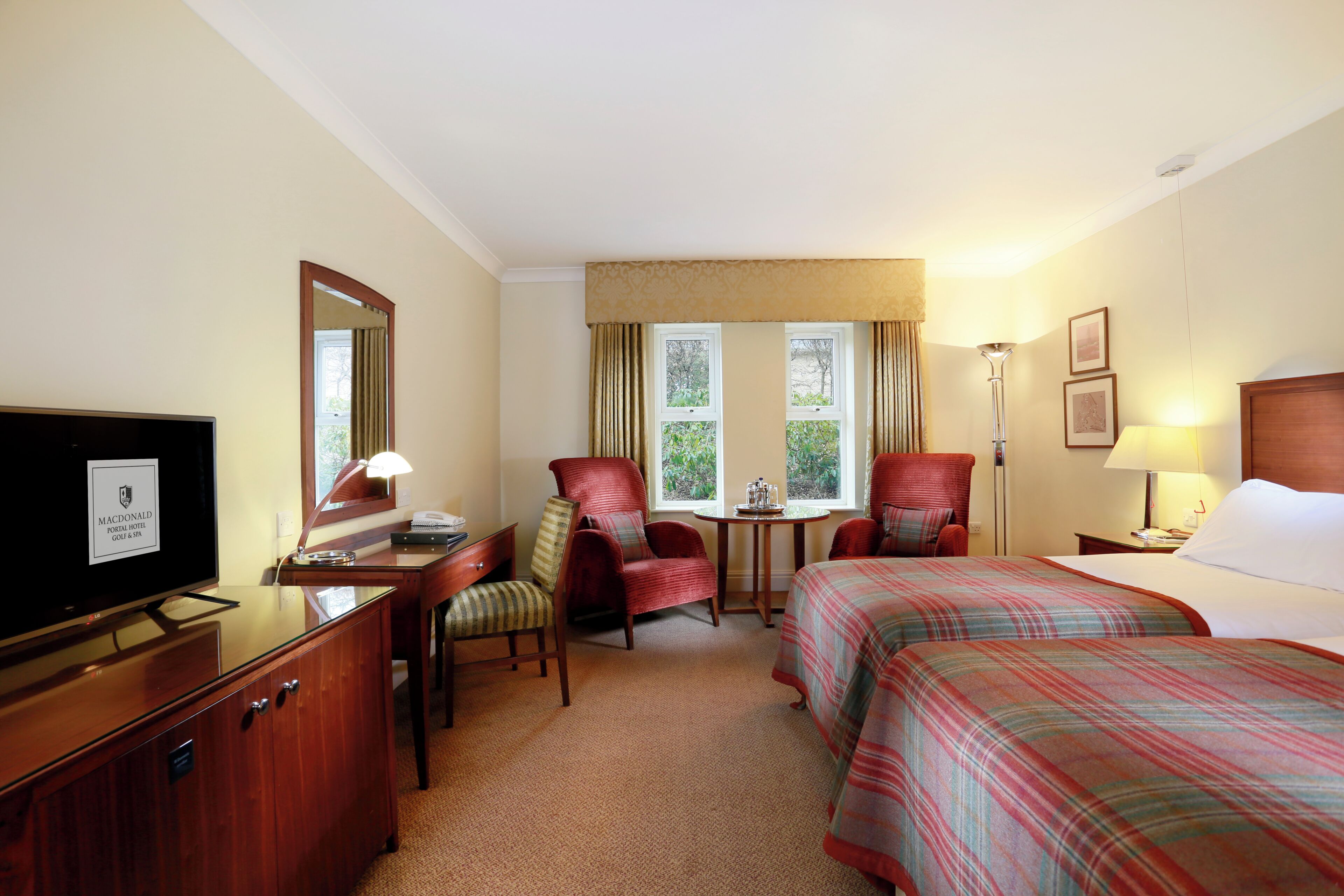 Hypo-allergenic bedding available, in-room safe, desk