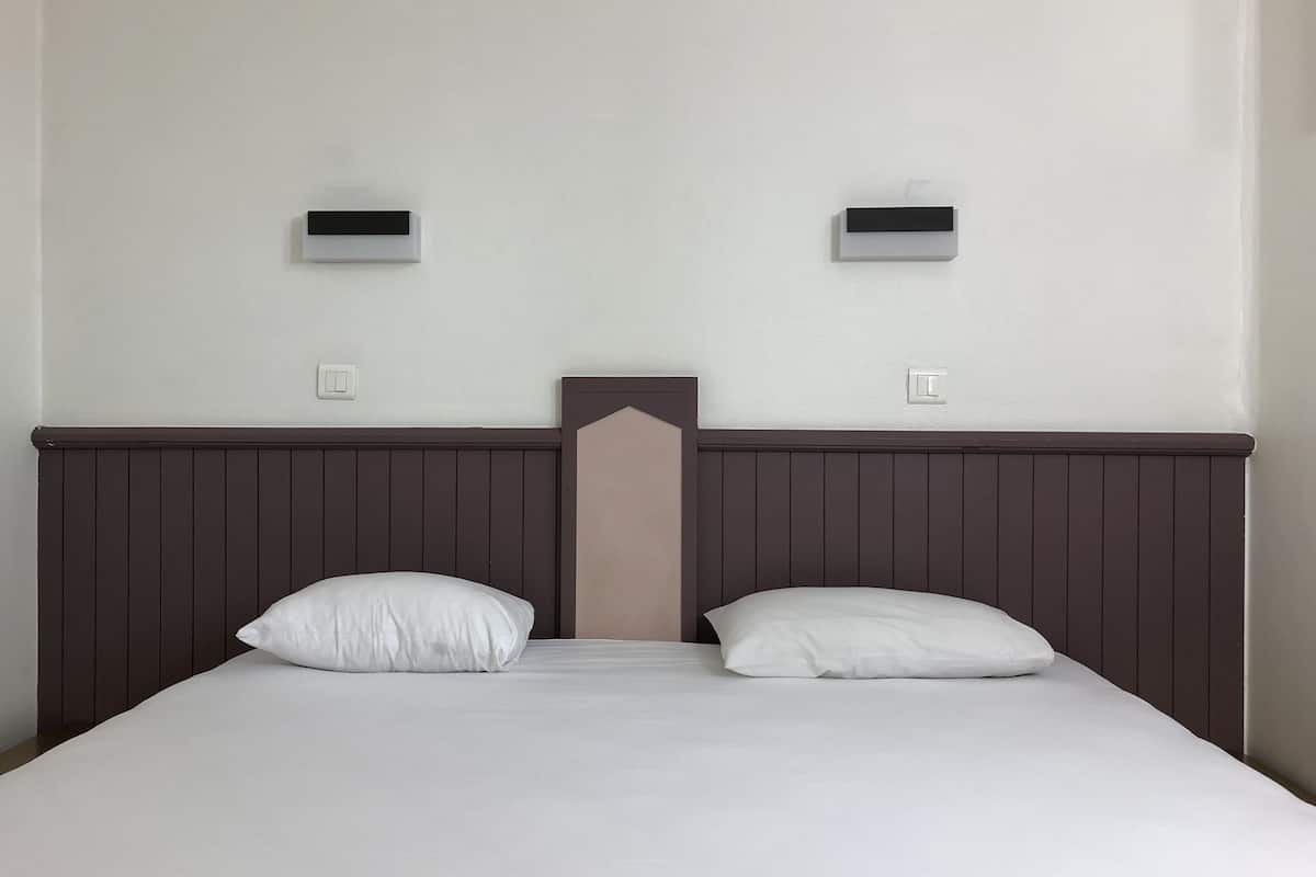 Habitación doble | Escritorio, cortinas blackout, cunas gratuitas y wifi gratis