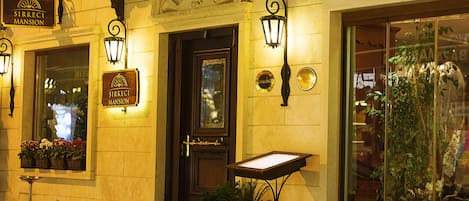 Pintu masuk hartanah