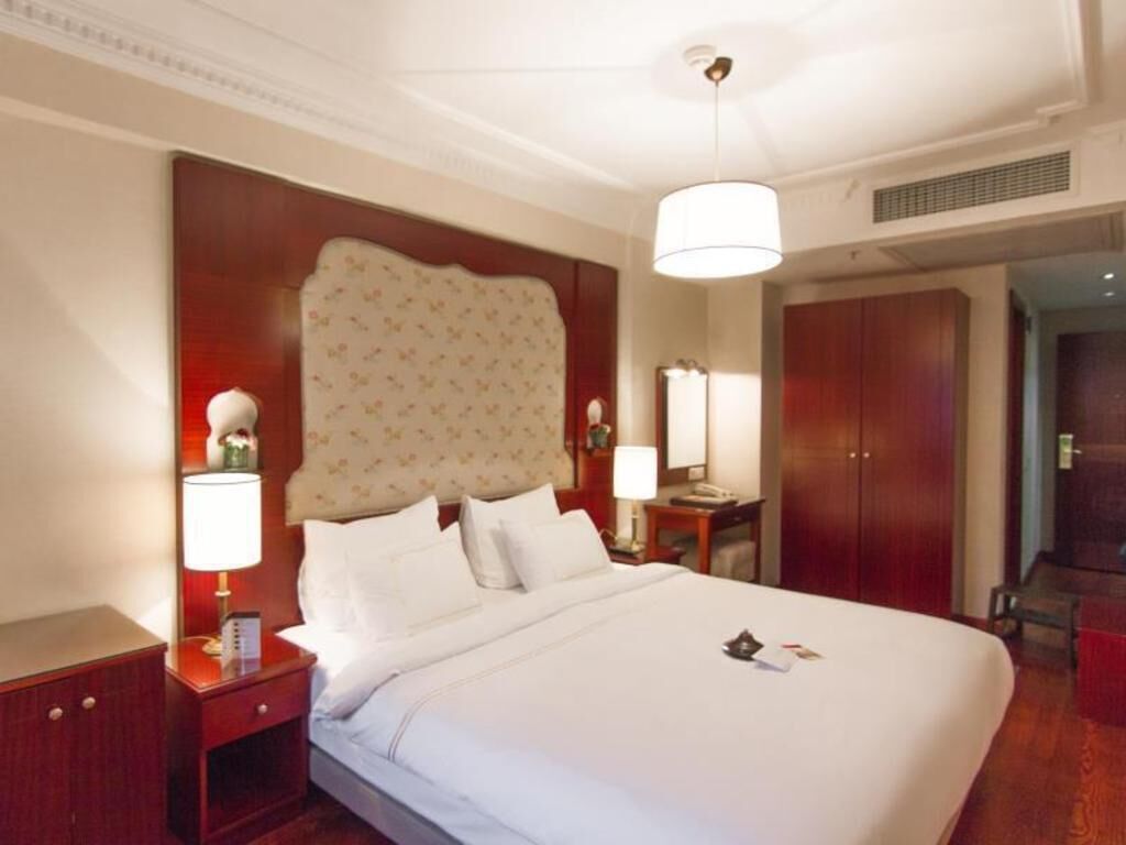 Minibar, in-room safe, desk, soundproofing