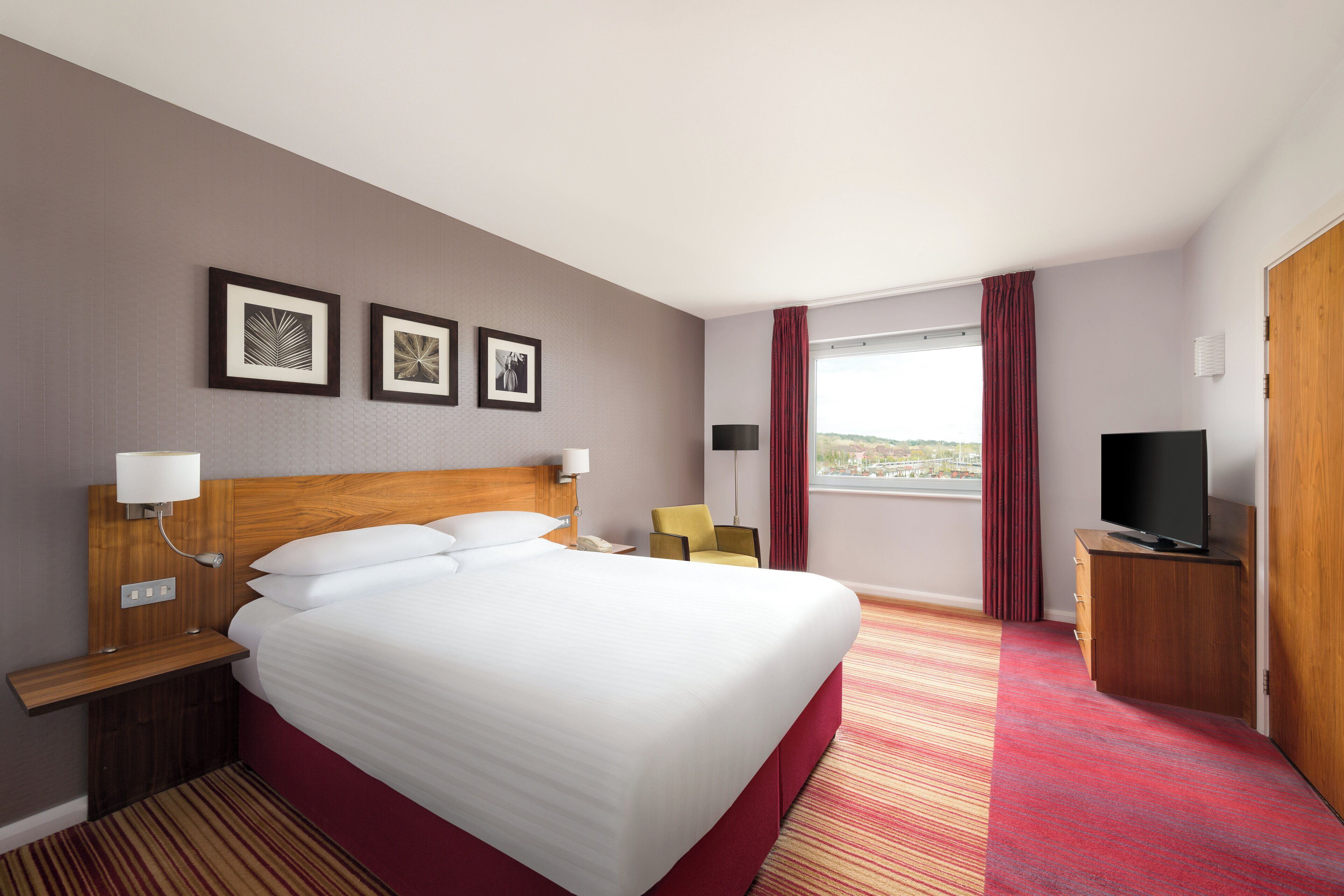 Standard Room, 1 King Bed | Desk, soundproofing, iron/ironing board, free cribs/infant beds