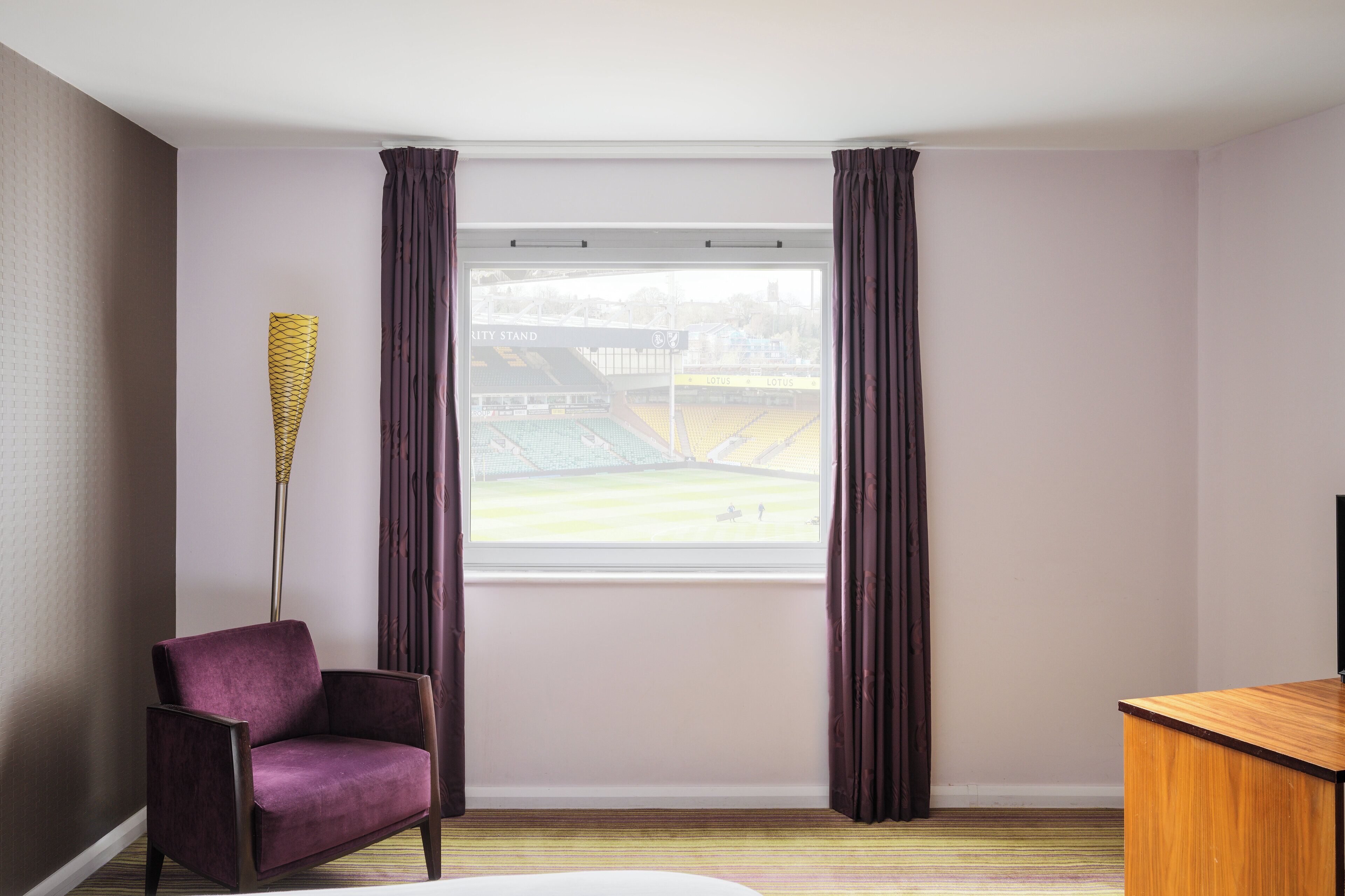 standard room, 1 king bed (pitch view) | 1 bedroom, desk, soundproofing, iron/ironing board