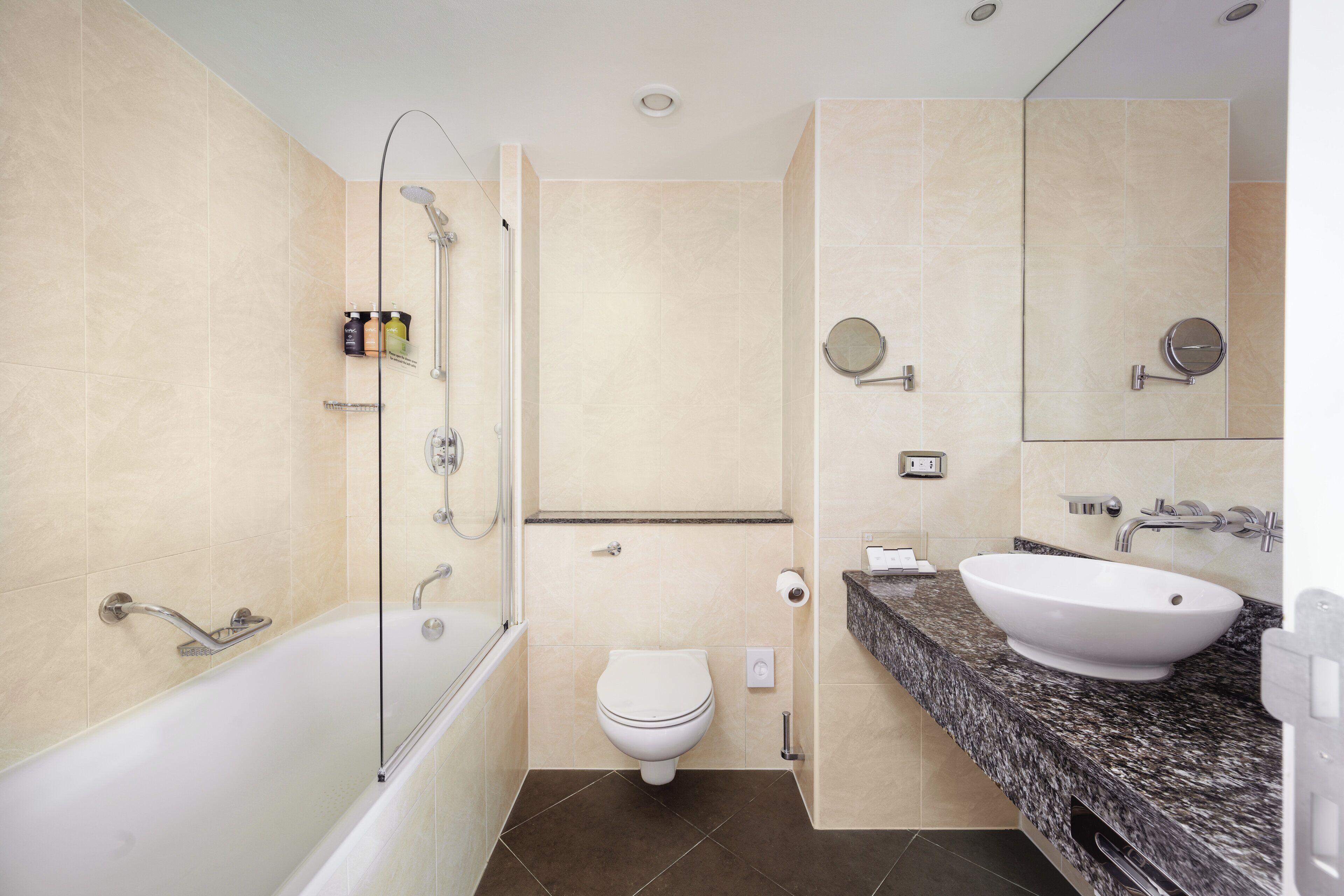 standard room | bathroom | free toiletries, hair dryer, towels