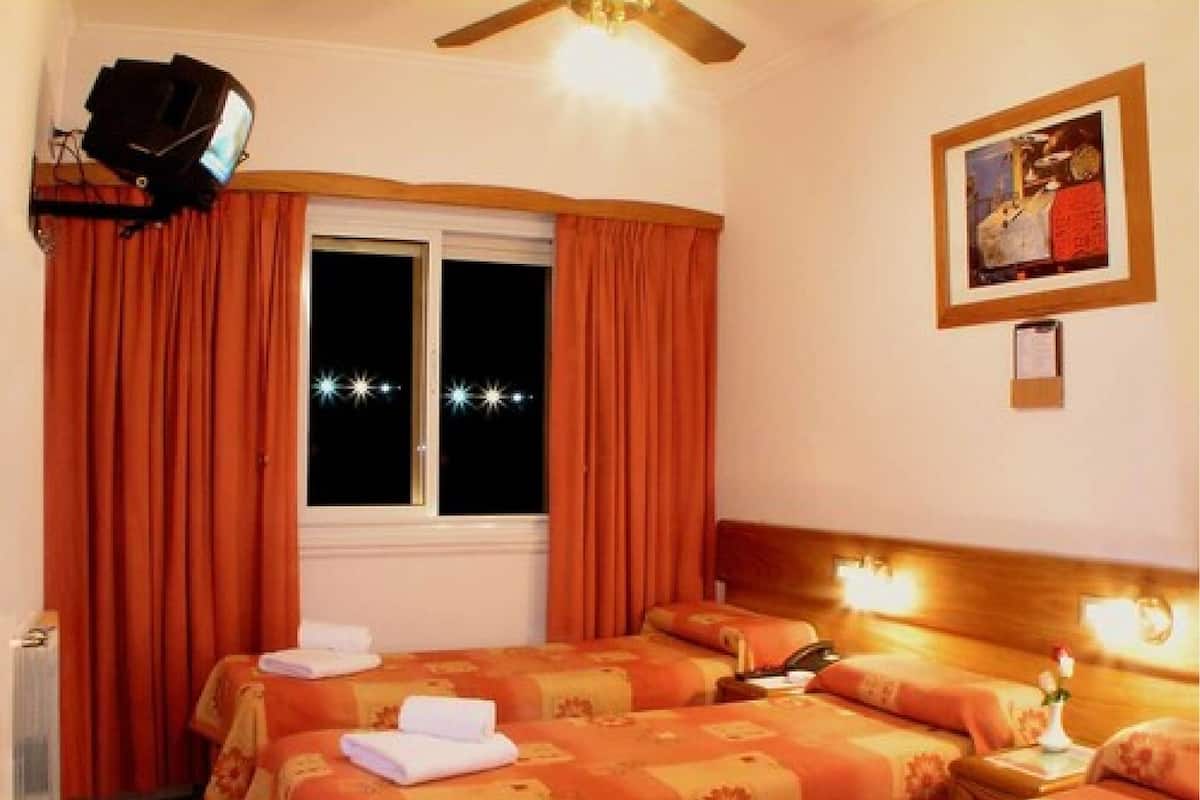Triple Room | In-room safe, bed sheets