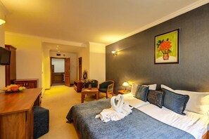 标准双人房 | 熨斗/熨衣板、收费 WiFi、床单