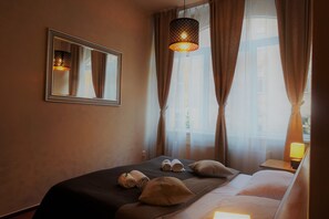 Hochwertige Bettwaren, Zimmersafe, Schreibtisch, Bügeleisen/Bügelbrett