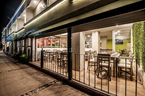 Aperti colazione, pranzo, cena e brunch