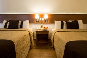 Doppia Standard, 2 letti matrimoniali | Biancheria da letto di alta qualità, una cassaforte in camera