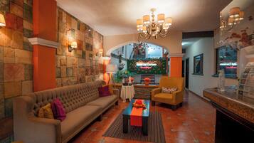 En 32-tommers TV med Parabol-TV