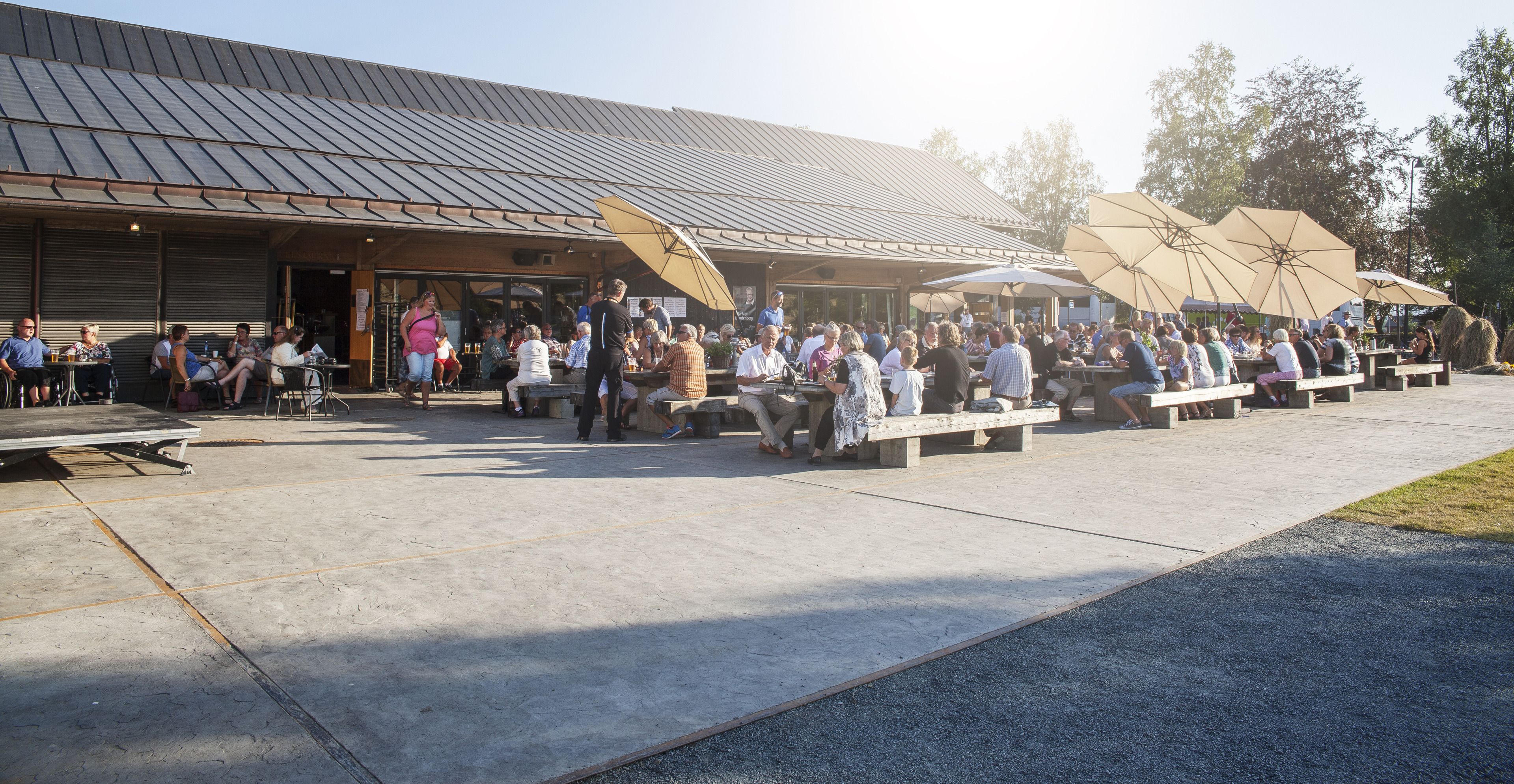 breakfast, lunch, dinner served; garden views
