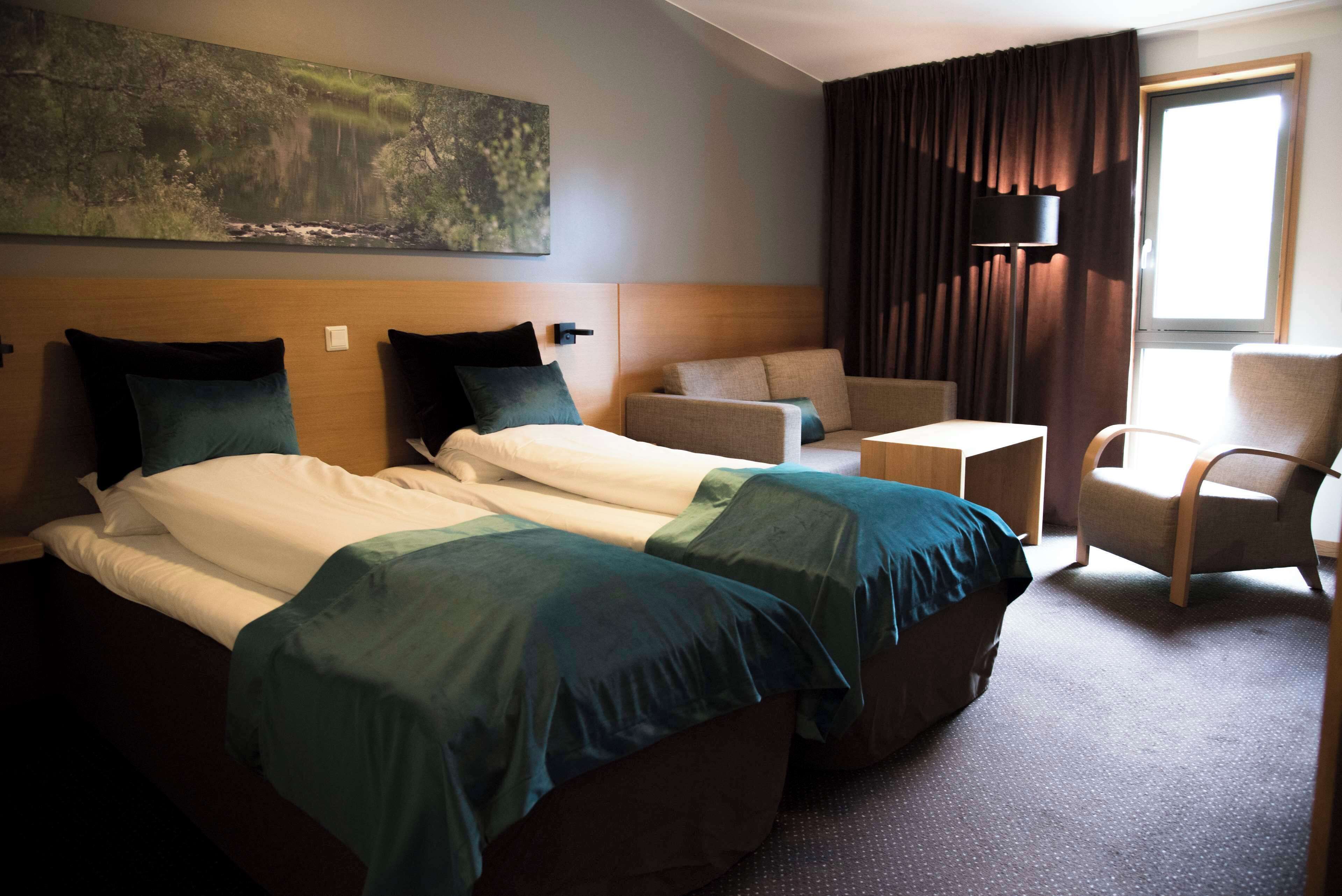 Family Room (Four) | Premium bedding, desk, soundproofing, iron/ironing board