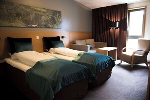 Quarto família (Four) | Roupas de cama premium, escrivaninha, quartos à prova de som