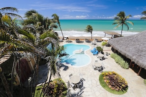 Outdoor pool, sun loungers - Manary Praia Hotel (Natal)