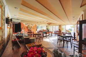 Free daily continental breakfast - Manary Praia Hotel (Natal)