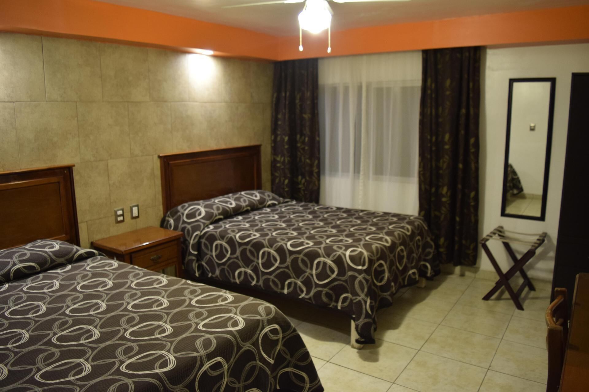 办公桌、隔音、熨斗/熨衣板、免费 WiFi