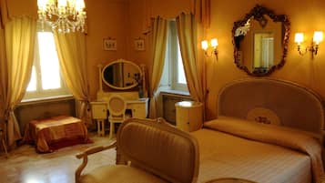 Camera doppia (Camera delle Regine) | Con stile personalizzato, con arredamento individuale, una scrivania