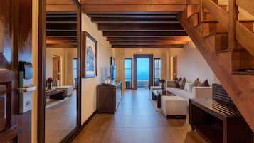 Family Mountain View Suite | 起居区 | 等离子电视