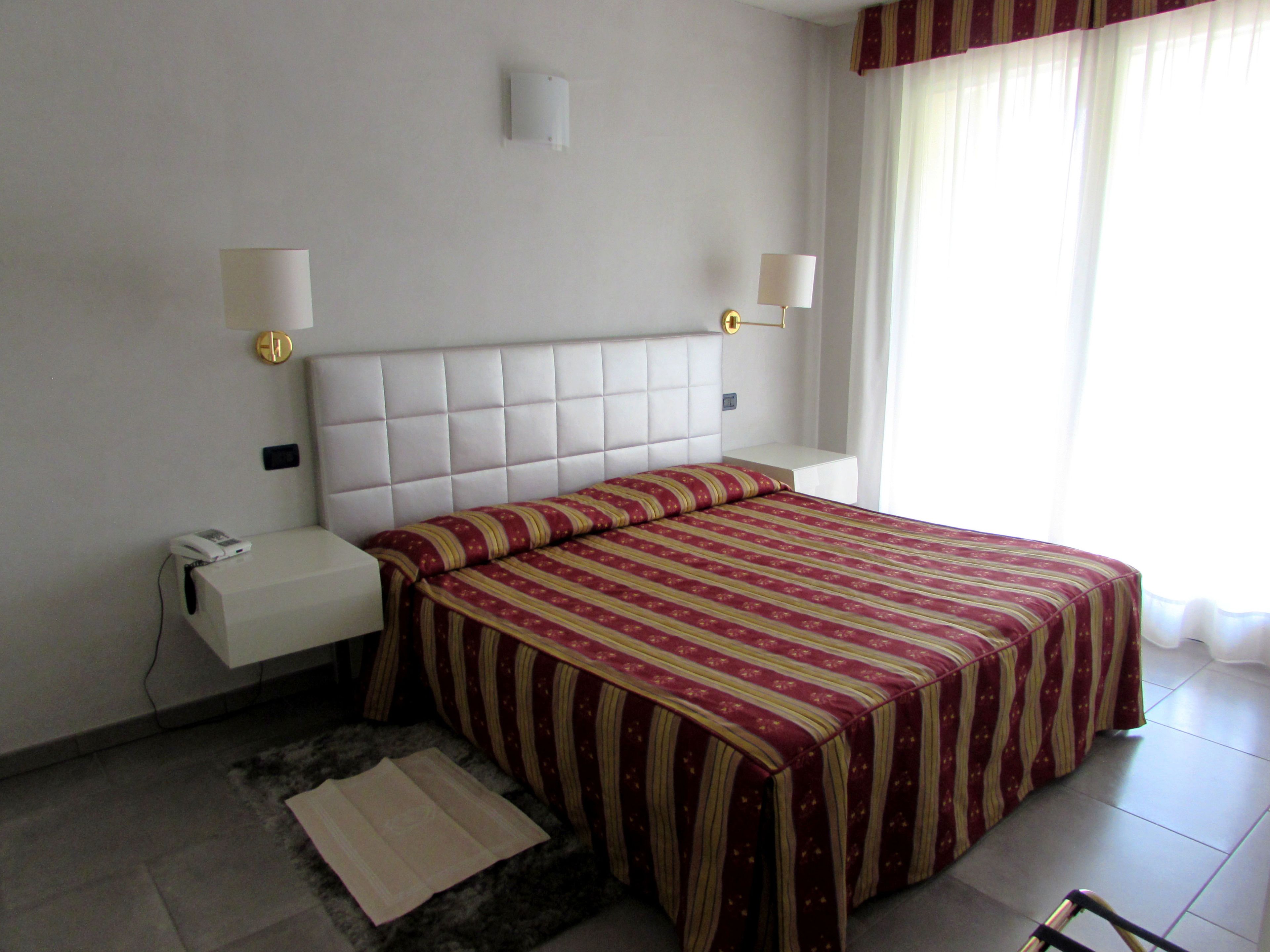 design apartment | down duvets, minibar, in-room safe, desk